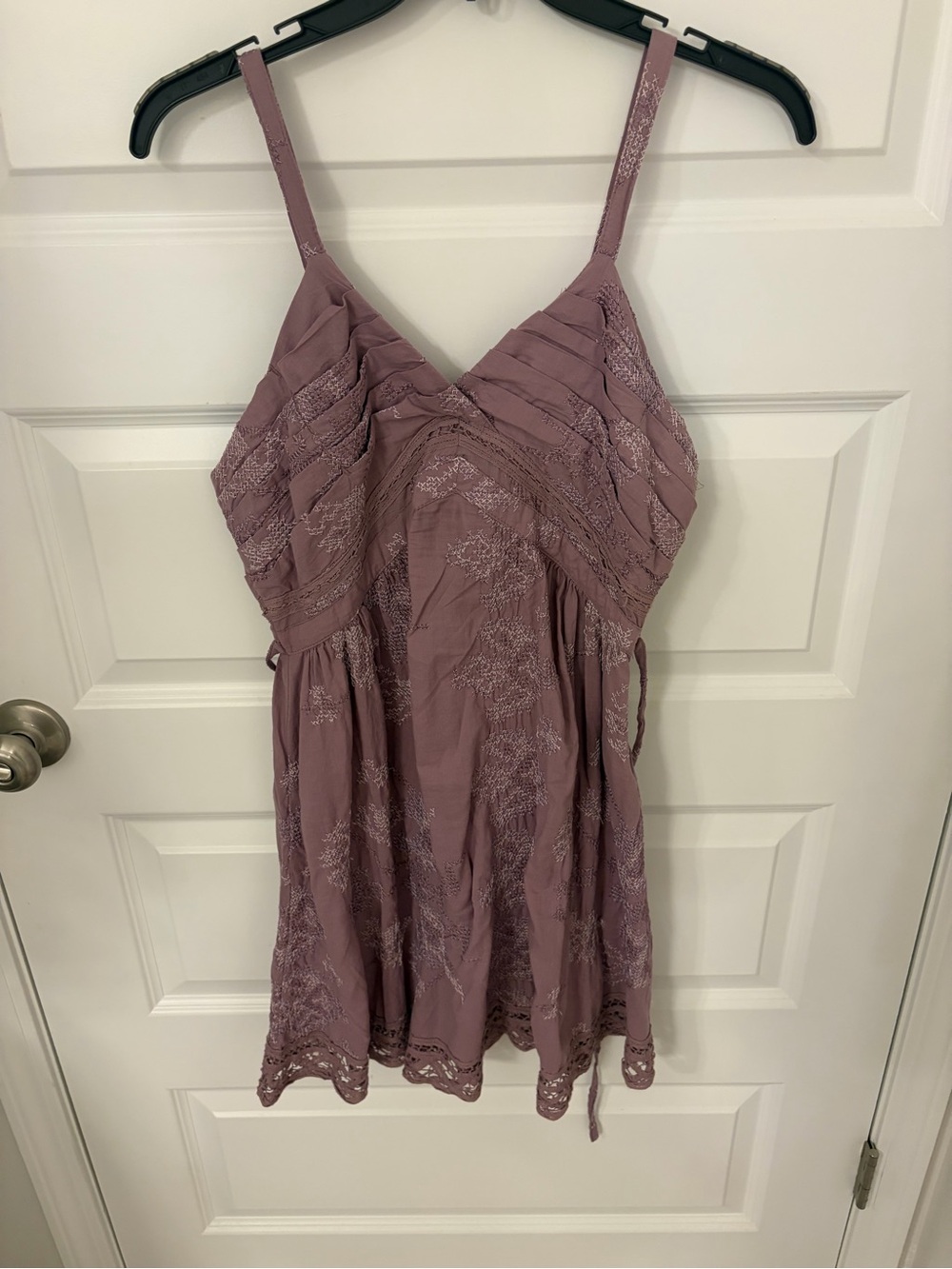 Women's Lace-Trim Spaghetti Strap dress - Dusty Mauve